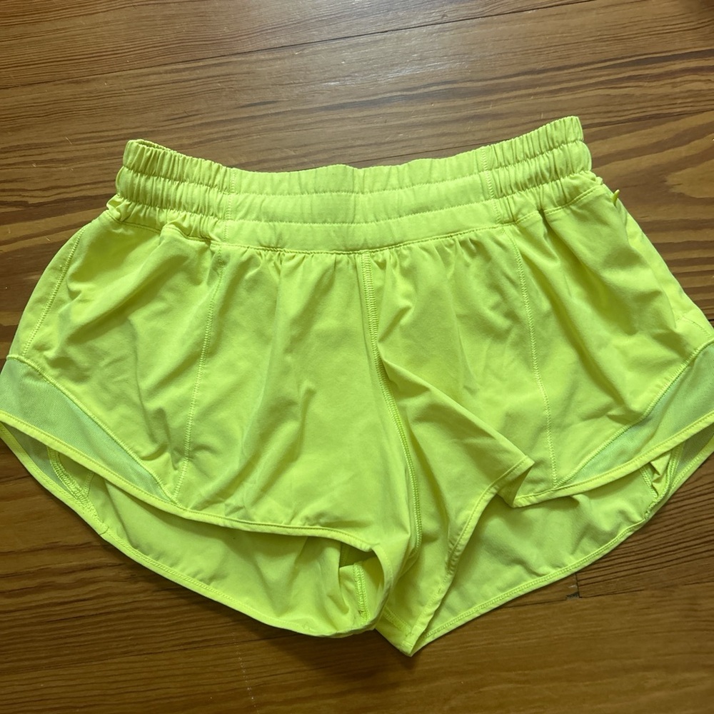 Lululemon Neon Yellow Hotty Hots 2.5 inch